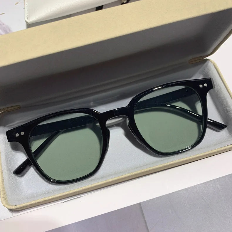 Lunettes de Soleil Carrées Vintage — Samara