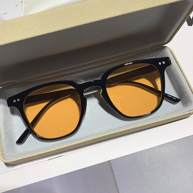 Lunettes de Soleil Carrées Vintage — Samara
