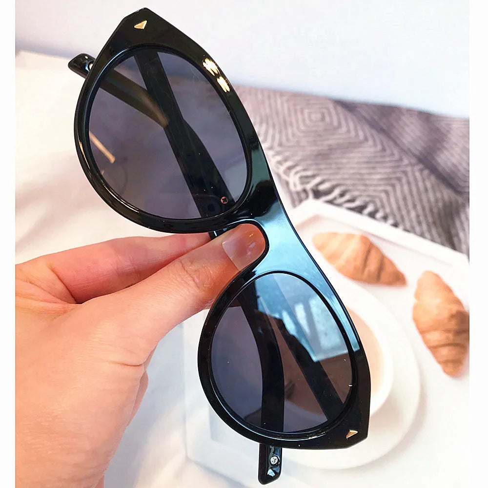 Lunettes de Soleil Œil-de-Chat Vintage à Rivets — Samara