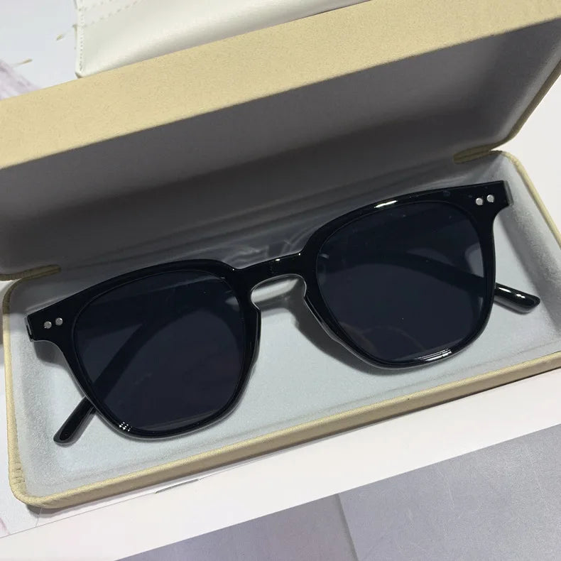 Lunettes de Soleil Carrées Vintage — Samara