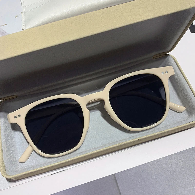Lunettes de Soleil Carrées Vintage — Samara