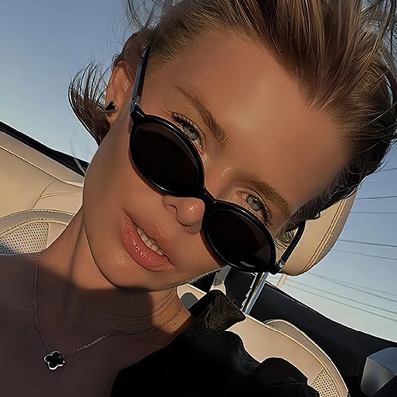 Lunettes de Soleil Ovales Glamour Femme — Samara