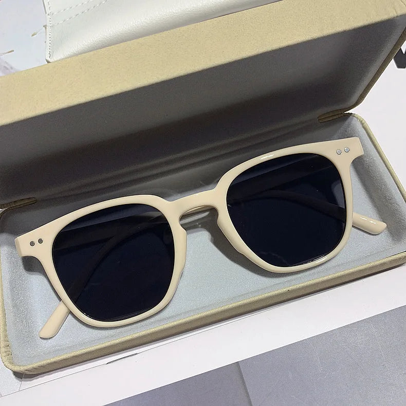 Lunettes de Soleil Carrées Vintage — Samara